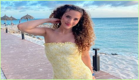 Sofie Dossi Net Worth, Age, Wiki, Biography, Relationship, Wife, Dating, Ethnicity, Height & Facts